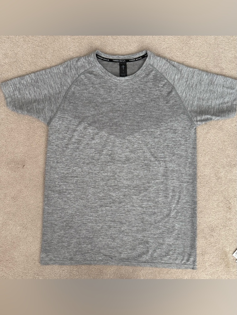 Three nails gray men’s short sleeve active shirt- size large